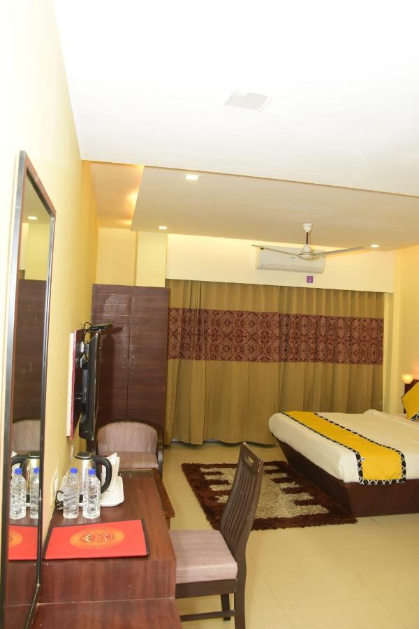 Hotel Shiv International Bhachau Exteriér fotografie