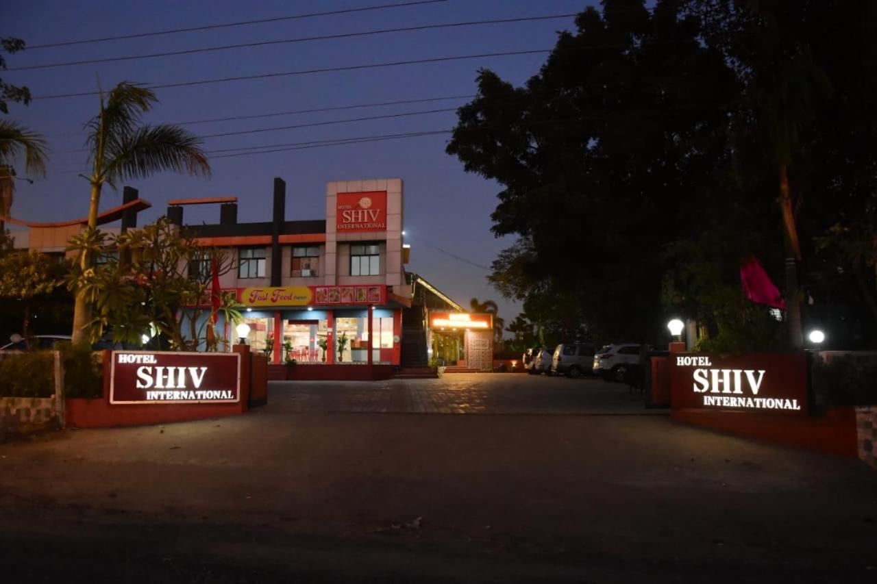 Hotel Shiv International Bhachau Exteriér fotografie