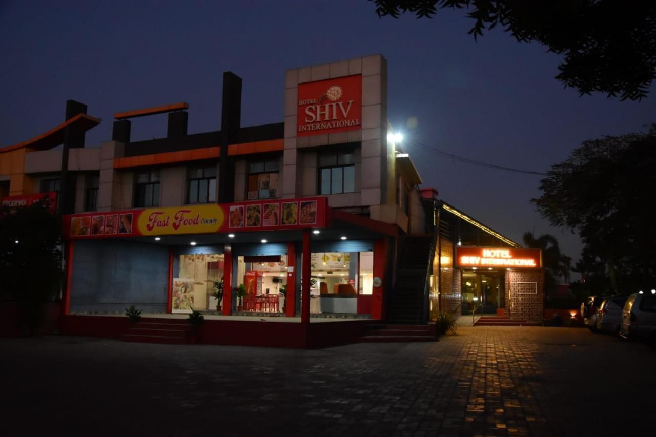 Hotel Shiv International Bhachau Exteriér fotografie