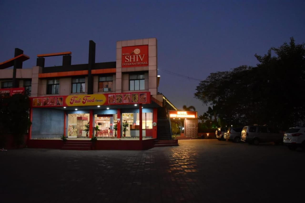 Hotel Shiv International Bhachau Exteriér fotografie