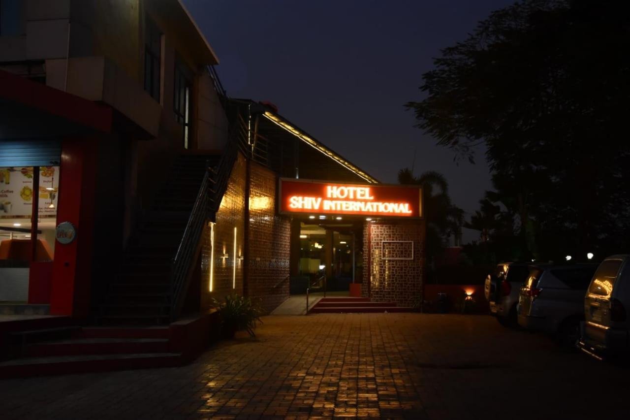 Hotel Shiv International Bhachau Exteriér fotografie