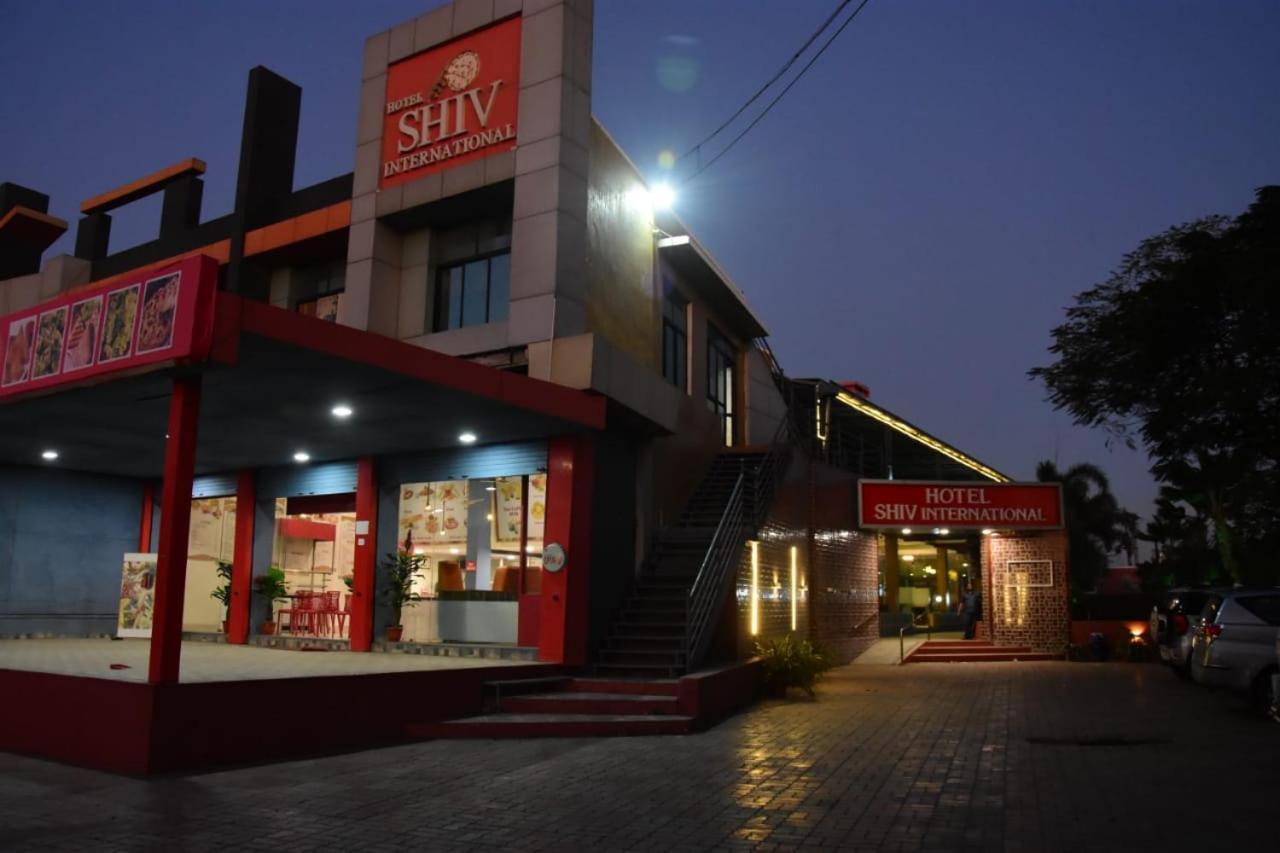 Hotel Shiv International Bhachau Exteriér fotografie