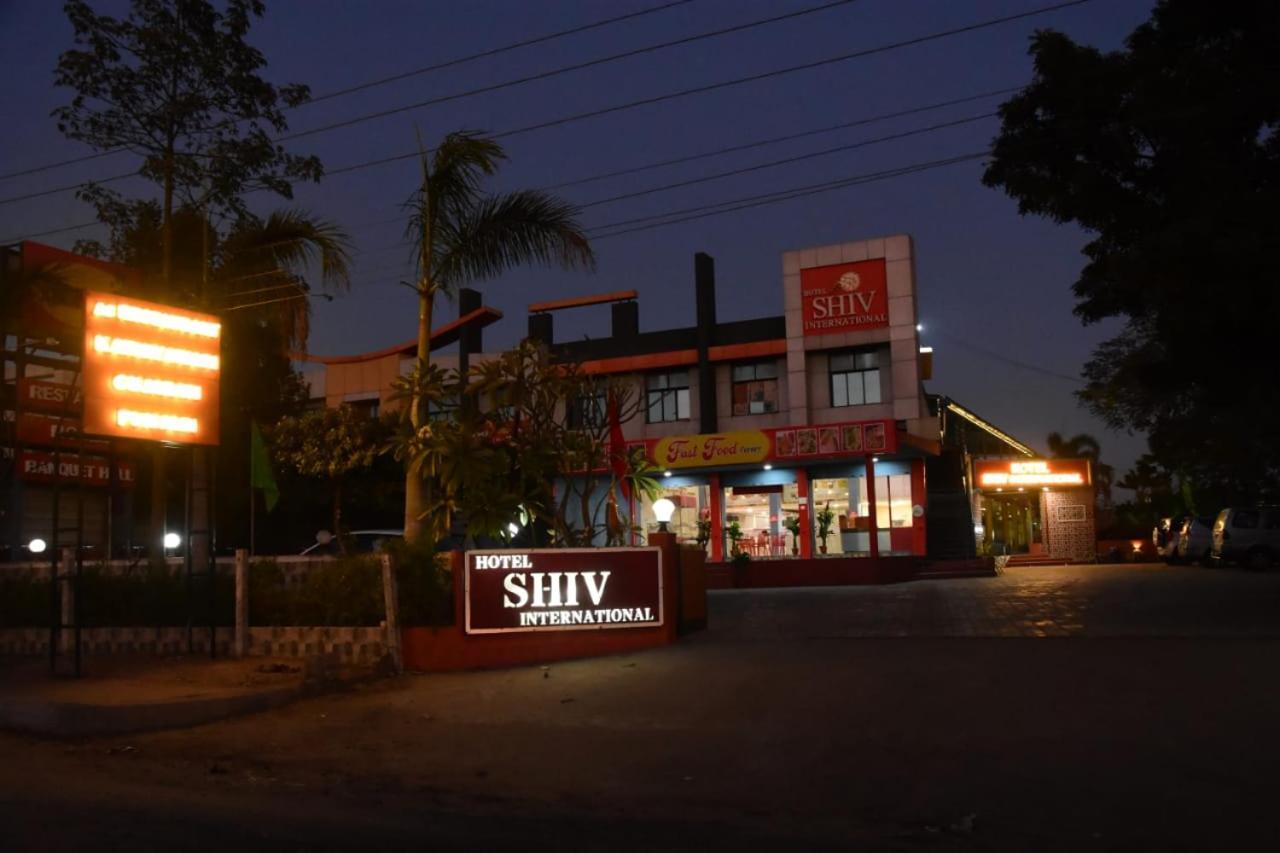 Hotel Shiv International Bhachau Exteriér fotografie