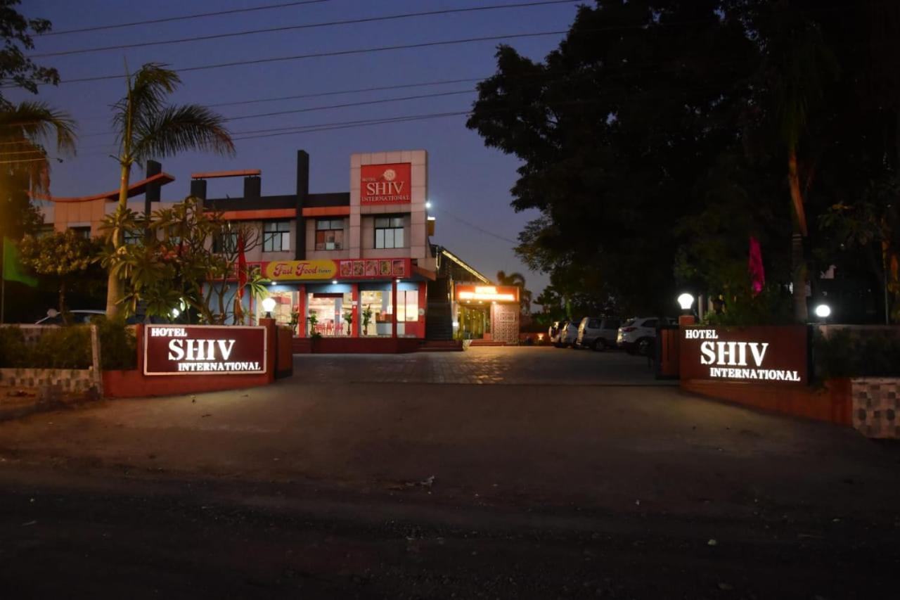 Hotel Shiv International Bhachau Exteriér fotografie